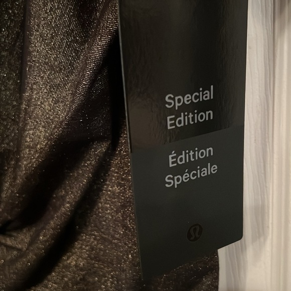 New with tag lululemon crescent tee - black spark size 12 - Picture 3 of 4